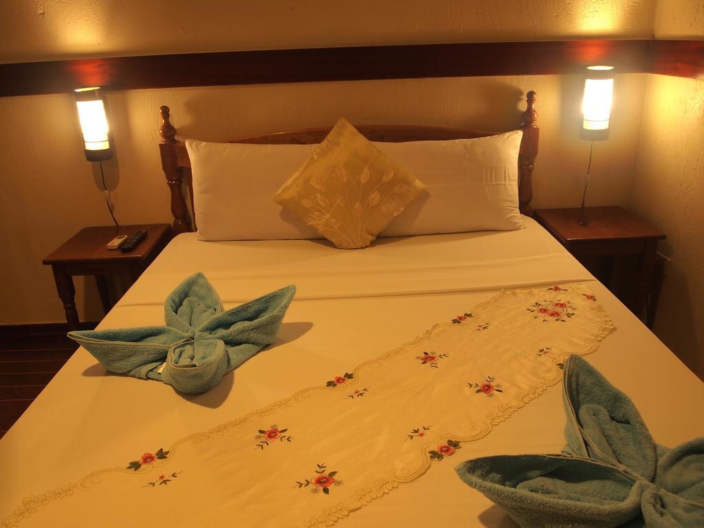 Floral Villarosa Puerto Princesa Chambre photo